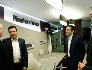 Πώς τα Σκόπια έφεραν την Ελλάδα στα πρόθυρα της «σαλαμοποίησης»: Η κυβέρνηση παγιδεύτηκε από τις «αγκυλώσεις» της